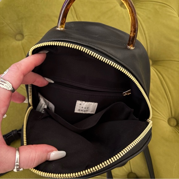 🖤Black Mini Backpack - Picture 4 of 8